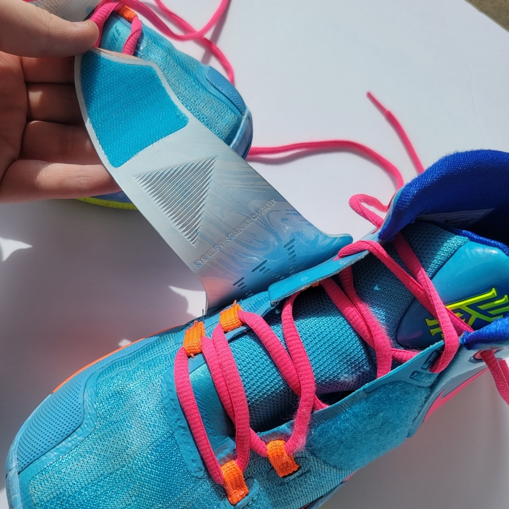 Nike Kyrie 6 GS Pool Basketball Sneakers Size 7Y - Picture 6 of 7